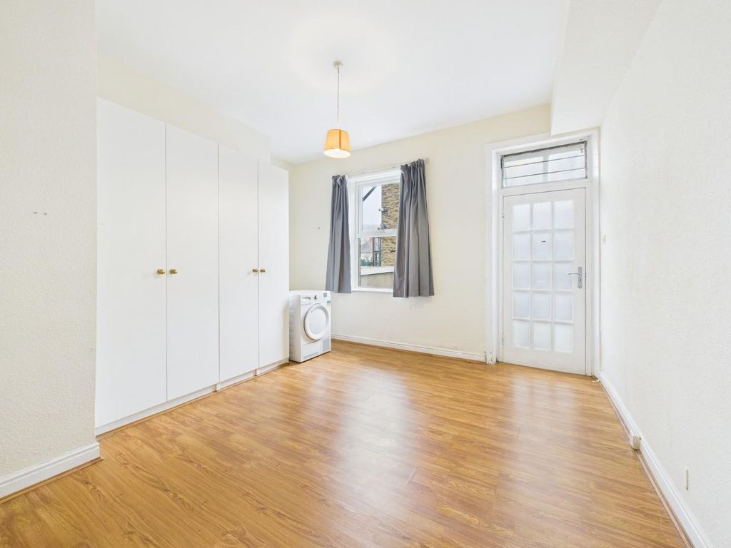 Property photo 3 of 5 Bedroom