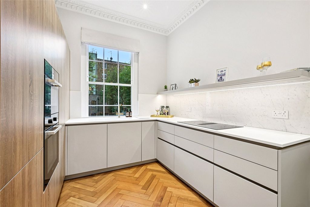 Property photo 2 of 21 Kitchen