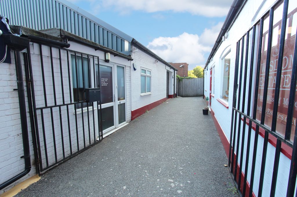 Property photo 1 of 14 Gated Access