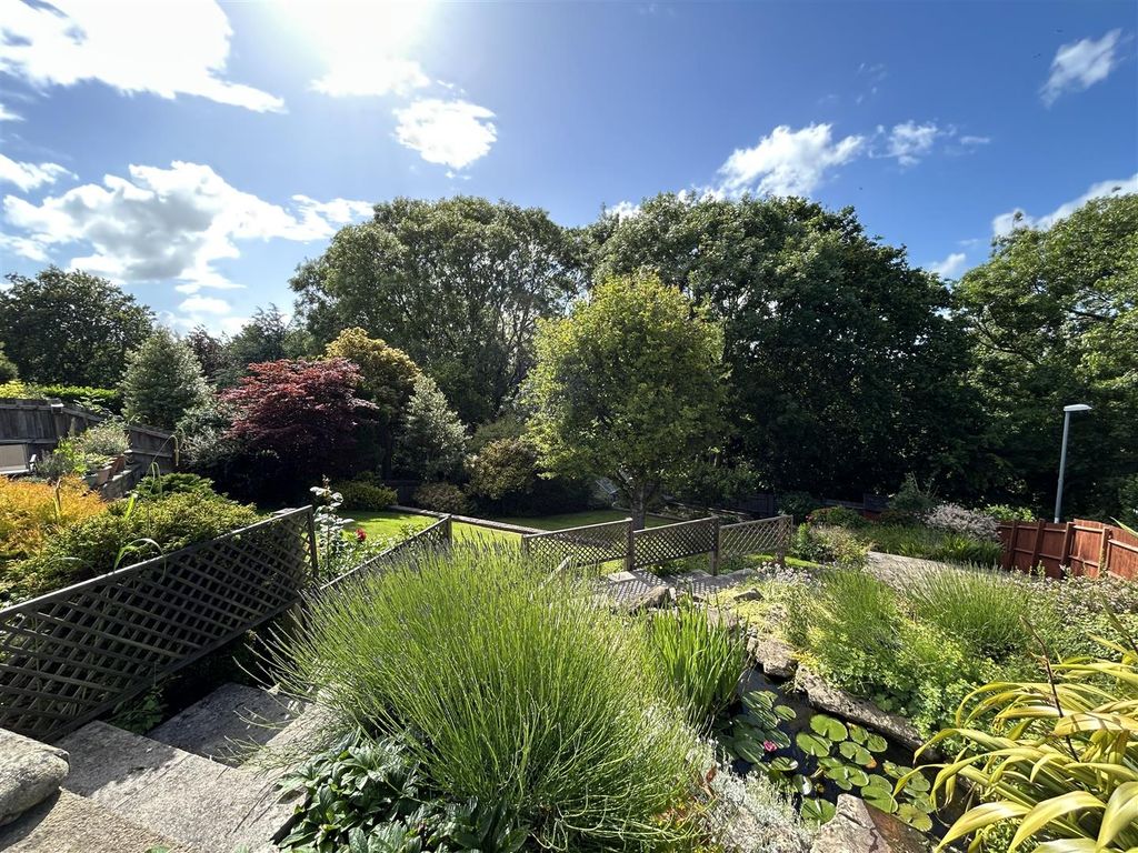 Property photo 3 of 19 Garden