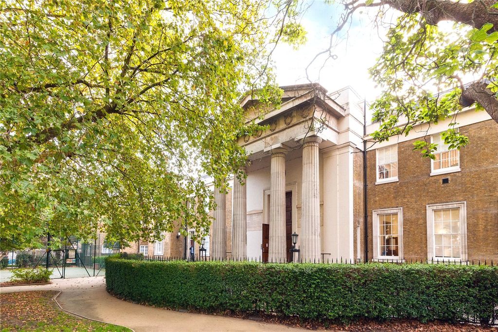 Property photo 1 of 18 Exterior