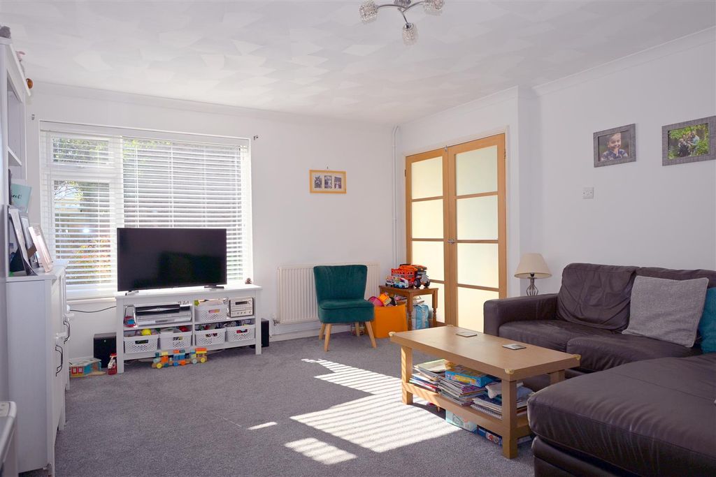 Property photo 3 of 15 Sitting Room Area