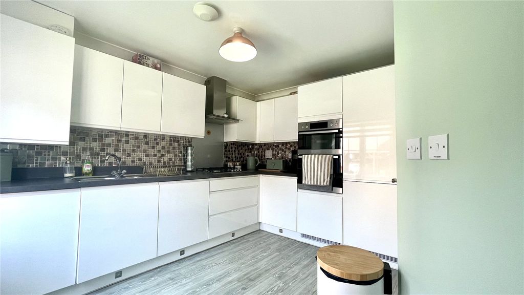 Property photo 2 of 14 Kitchen