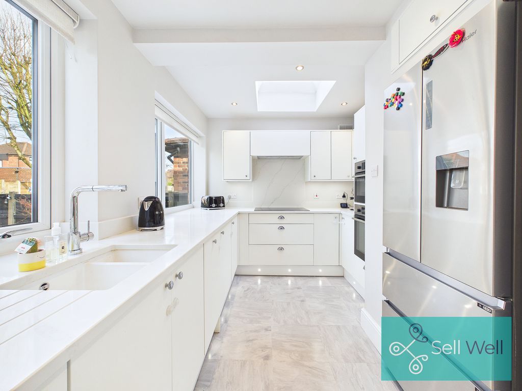 Property photo 3 of 24 Kitchen