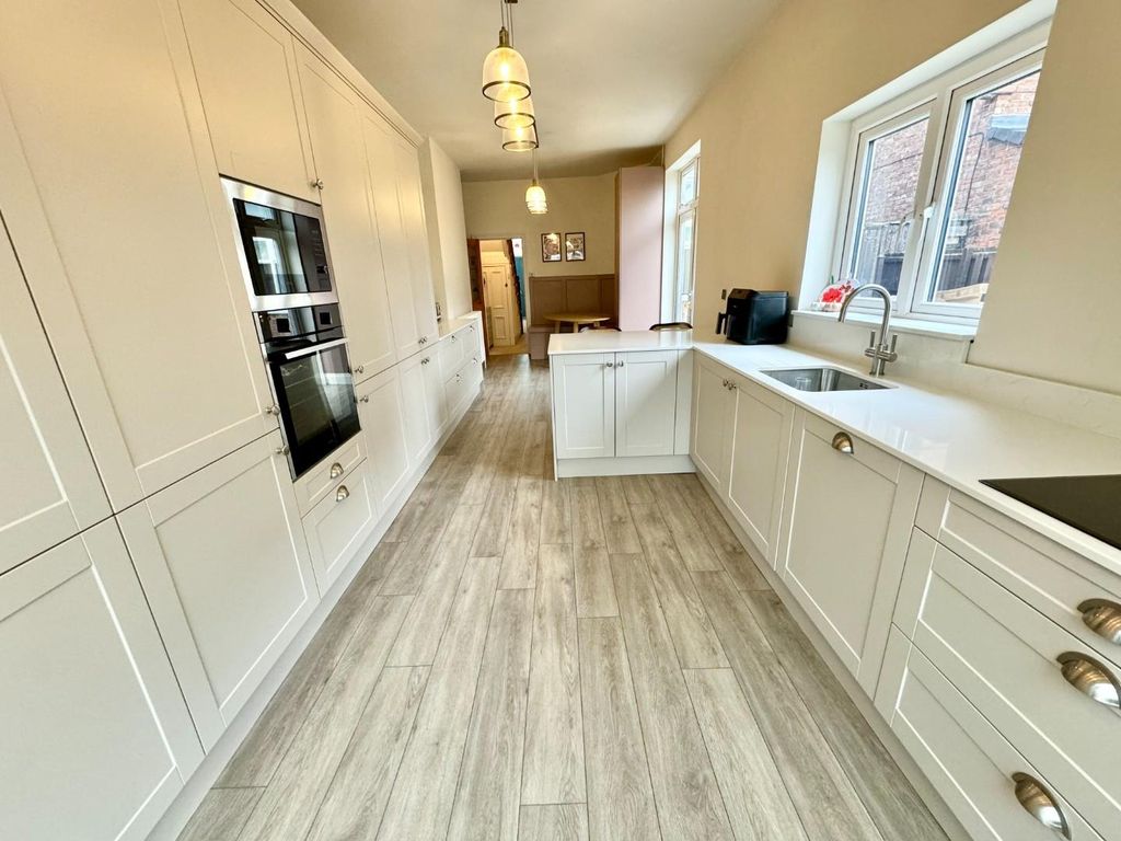 Property photo 3 of 16 Kitchen