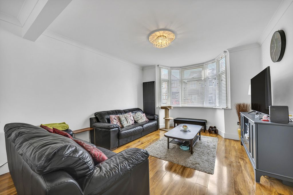 Property photo 2 of 18