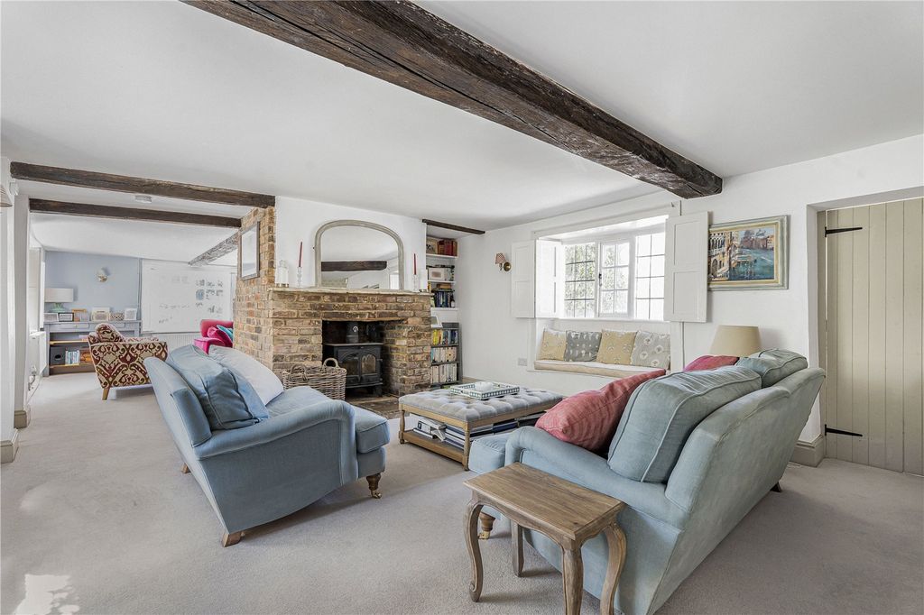 Property photo 2 of 21 Lounge 2