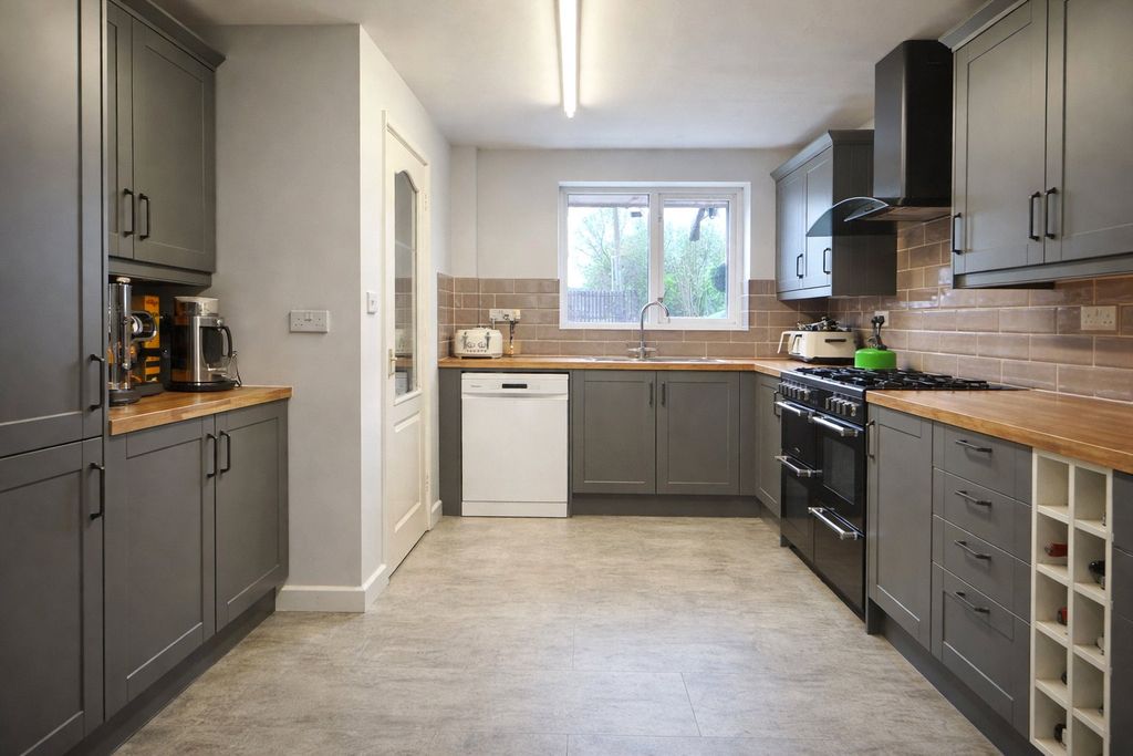 Property photo 2 of 12 Picture No. 01