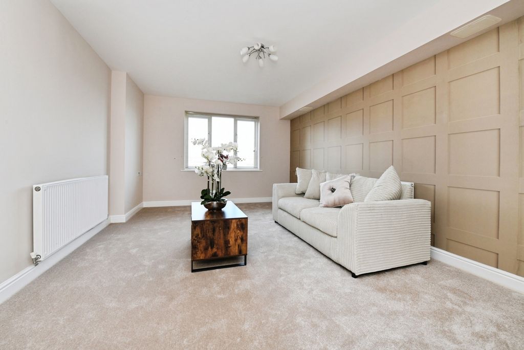 Property photo 2 of 16 Interior
