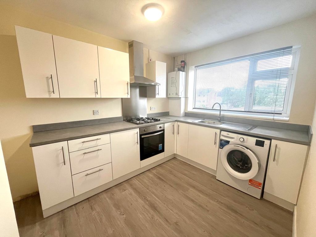Property photo 2 of 12 Kitchen