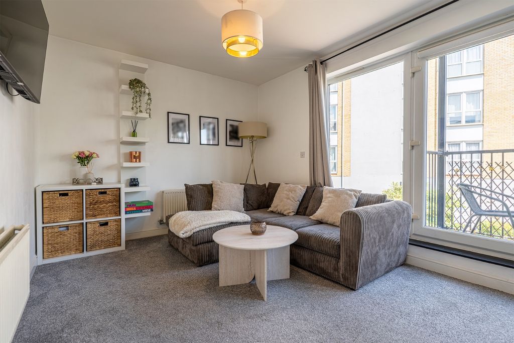 Property photo 2 of 15 5235102
