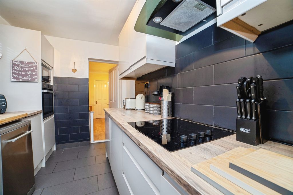 Property photo 3 of 20