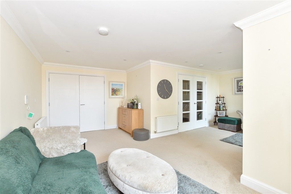 Property photo 1 of 14 Lounge