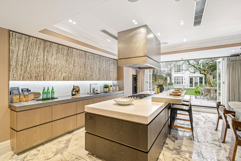 Property photo 3 of 39 Image