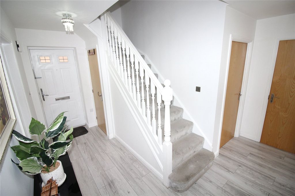 Property photo 2 of 17 Picture No. 16