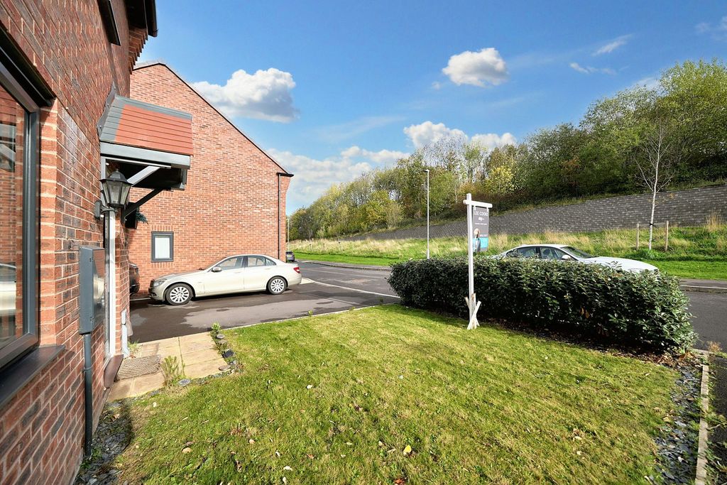 Property photo 3 of 27