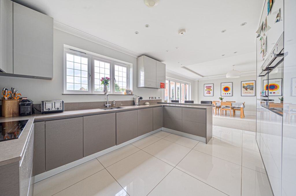 Property photo 3 of 31 Sleek Units