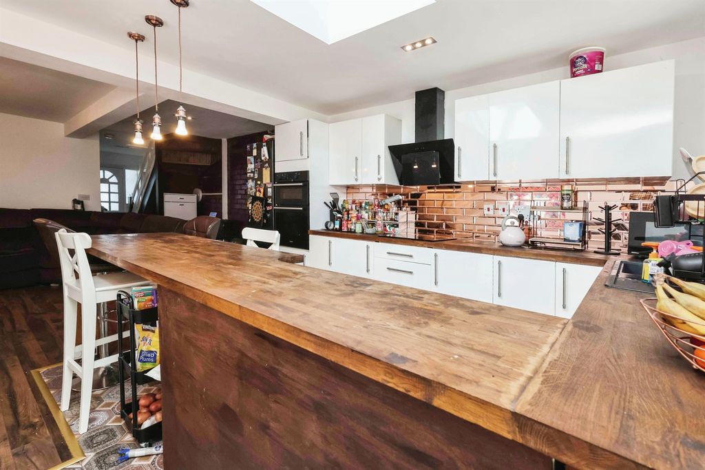 Property photo 3 of 17