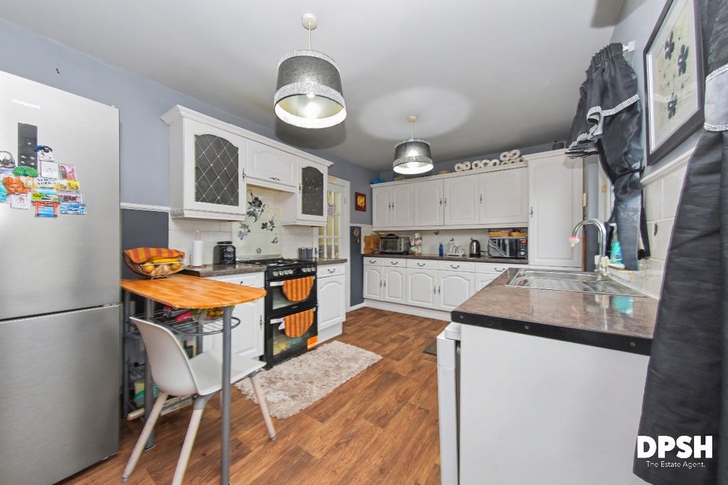 Property photo 2 of 26