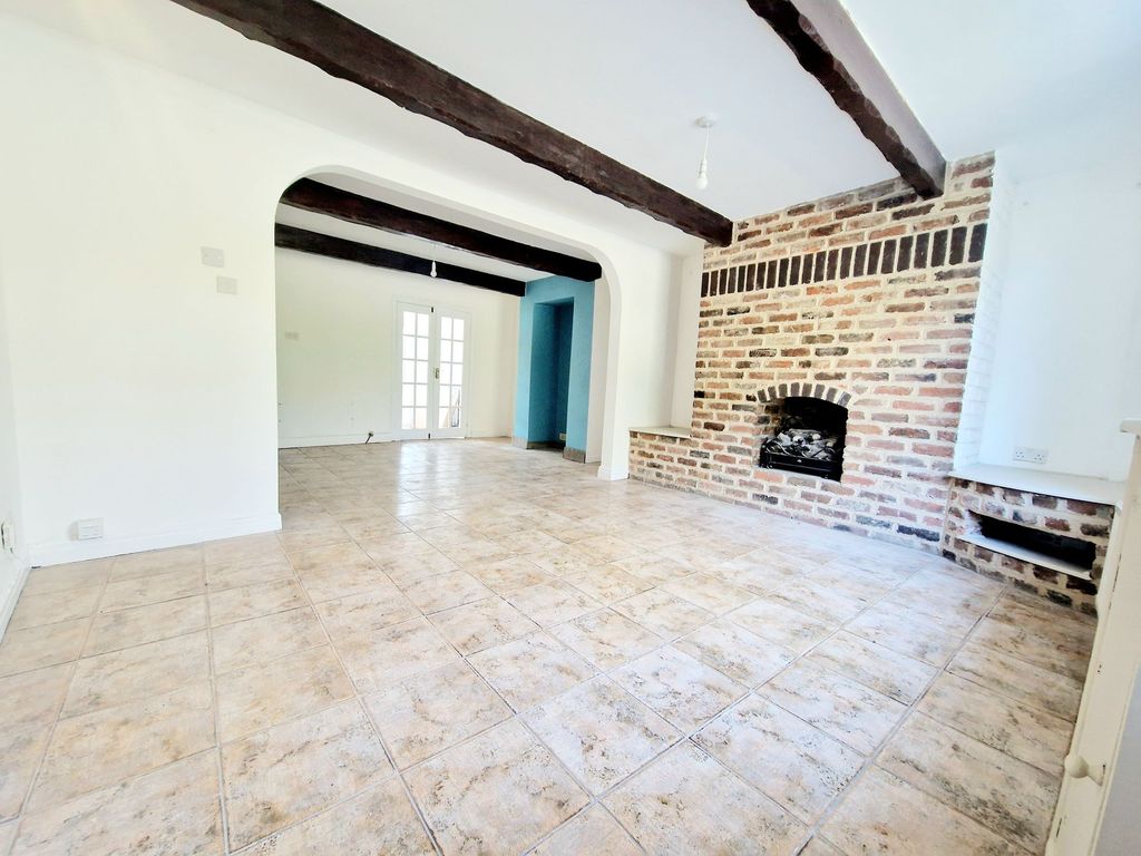 Property photo 2 of 23