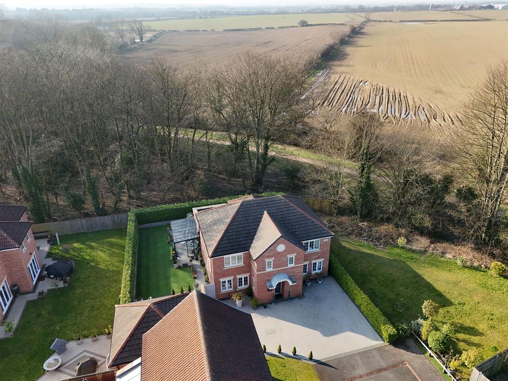 Property photo 1 of 33 Externally