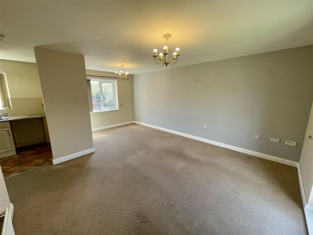 Property photo 3 of 11 Lounge/Dining Room