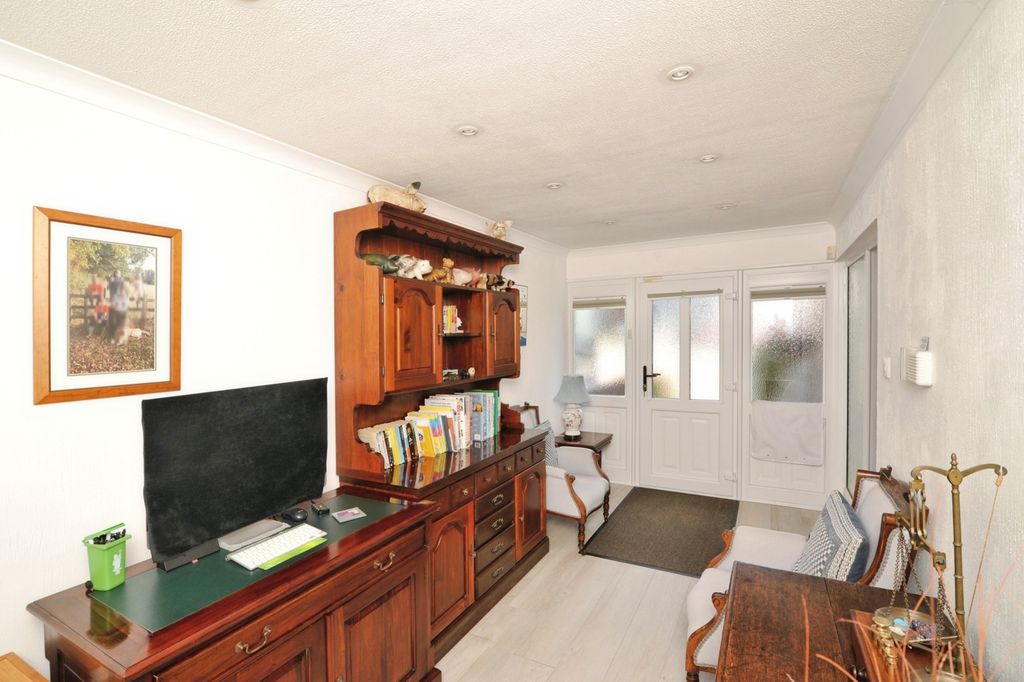 Property photo 2 of 17 Hall