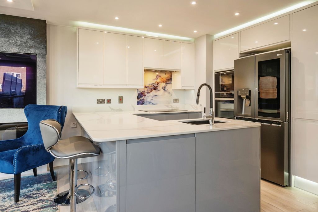 Property photo 3 of 15 Kitchen