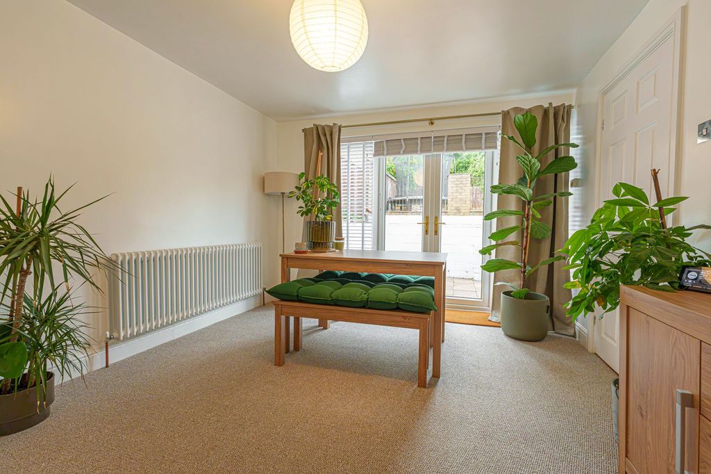 Property photo 3 of 32