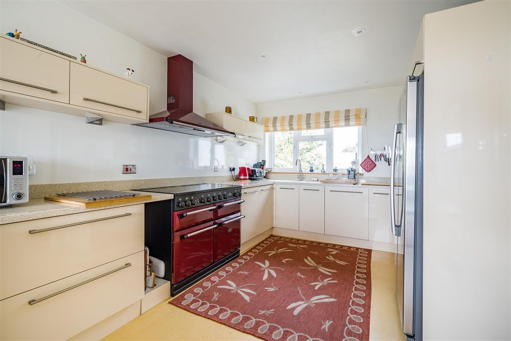 Property photo 2 of 18 Kitchen