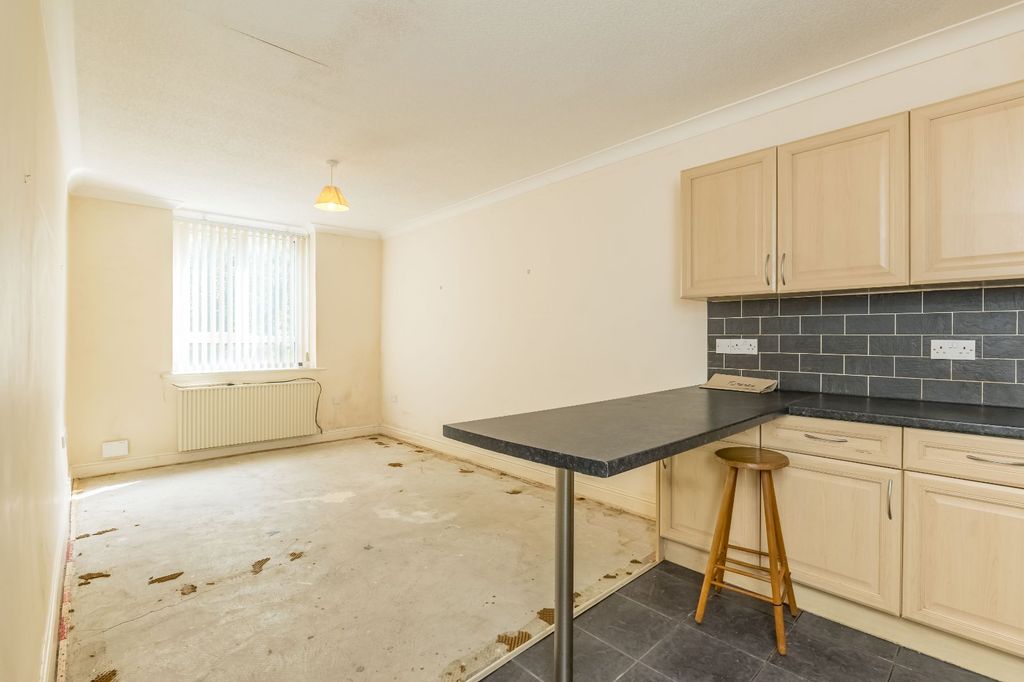Property photo 2 of 8 Living Kitchen