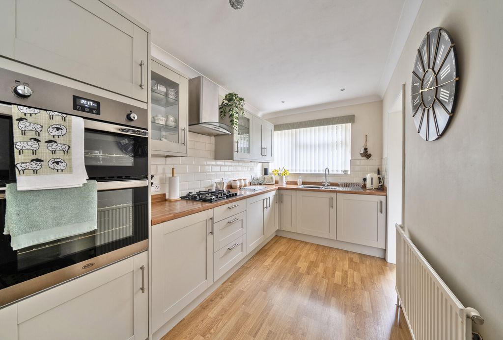 Property photo 3 of 23 1433810-12-69c2A1...