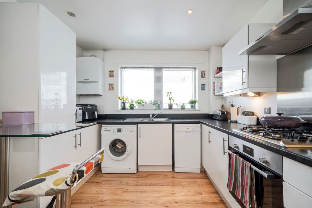 Property photo 3 of 6