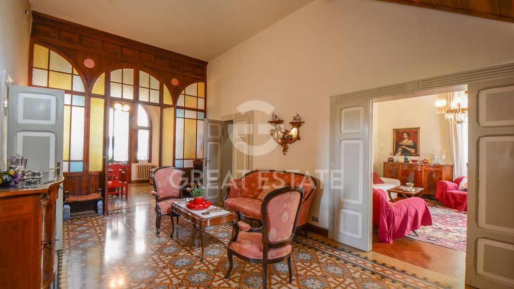 Property photo 2 of 46 Interiors