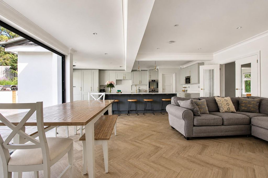 Property photo 3 of 17 Lounge 2.Png