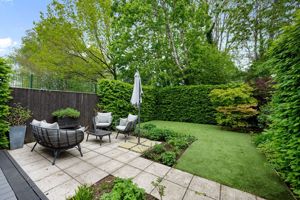 Property photo 2 of 31