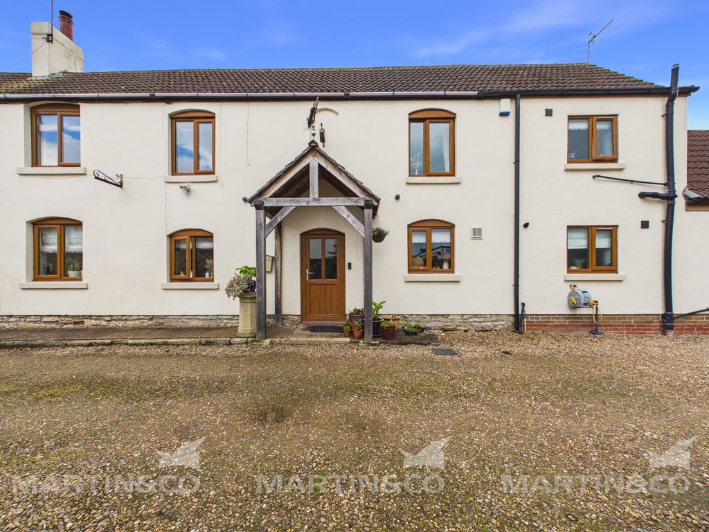 Property photo 1 of 30 Cam02406G0-Pr0626-Still007