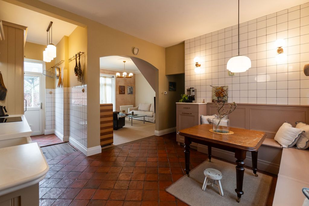 Property photo 3 of 58