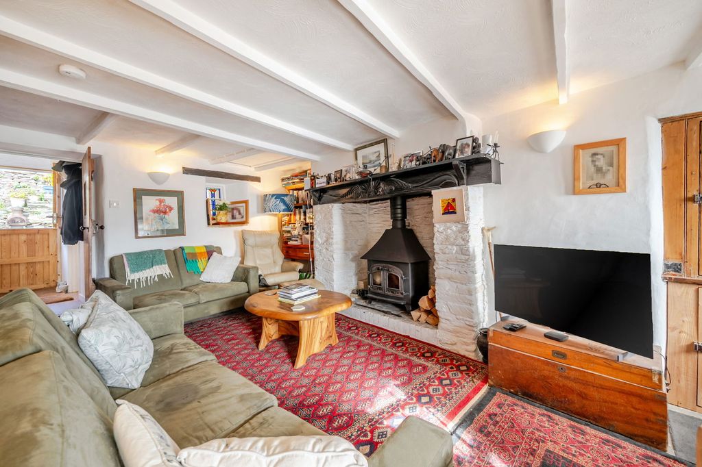 Property photo 2 of 18