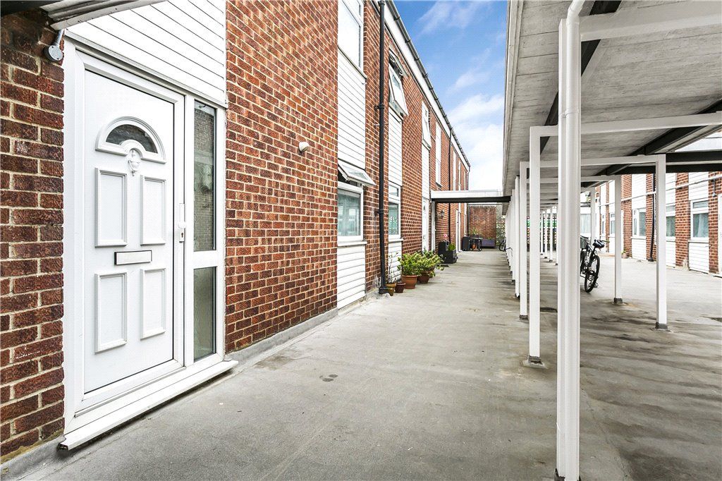 Property photo 1 of 8 Exterior