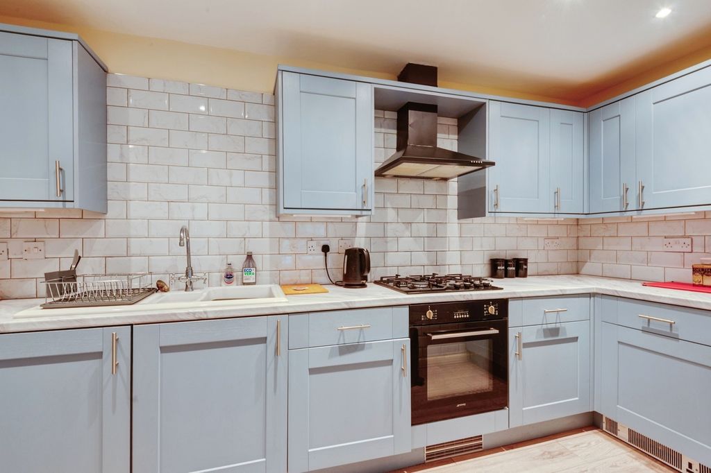 Property photo 3 of 22 Pbox-Img.Jpg