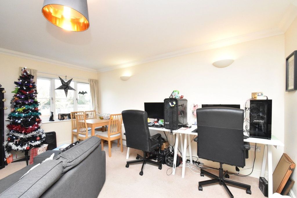 Property photo 3 of 12