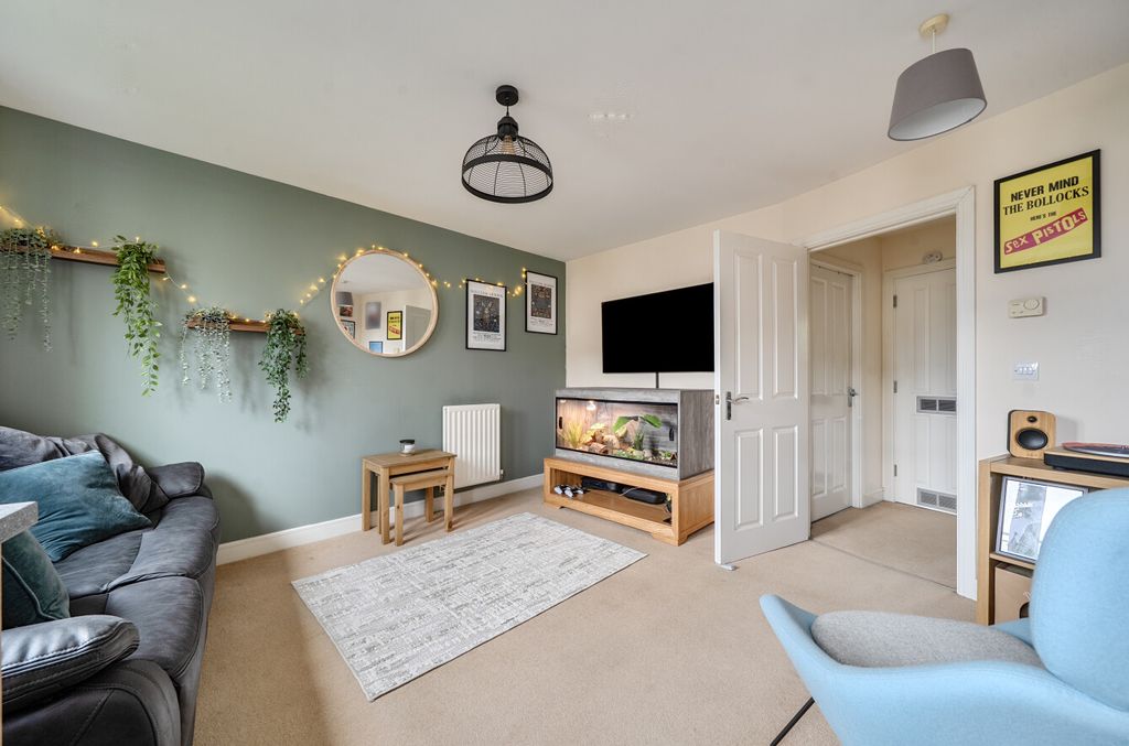 Property photo 3 of 8 1448994569E73B17239E7