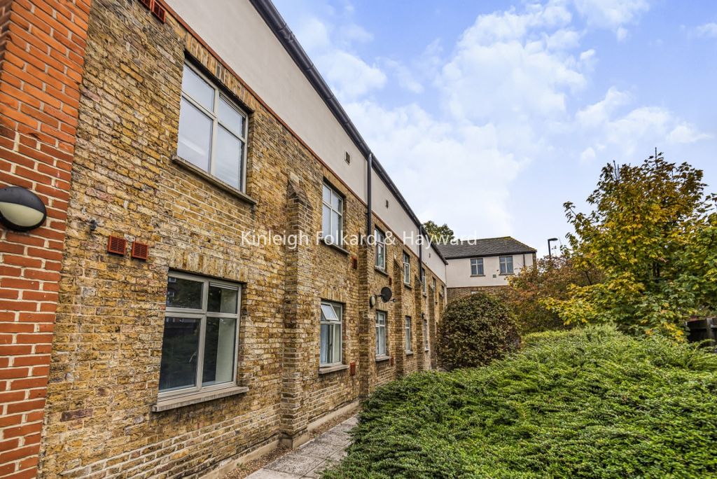 Property photo 2 of 6 11922F08-15c5-4307-A