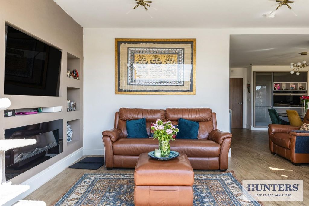 Property photo 3 of 30 92179_17 West Wood    (6) - Copy_Low.Jpg