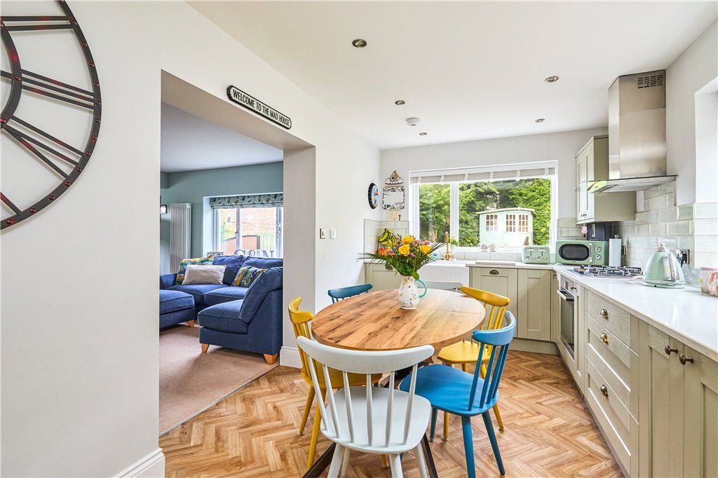 Property photo 3 of 19 Dining Kitchen