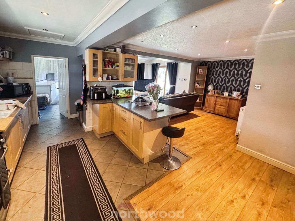 Property photo 3 of 28