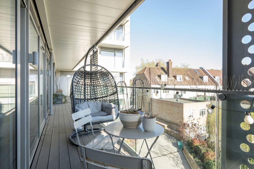 Property photo 3 of 26