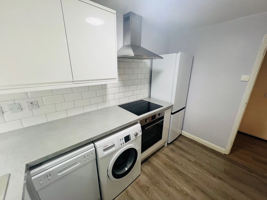 Property photo 3 of 15 Kitchen