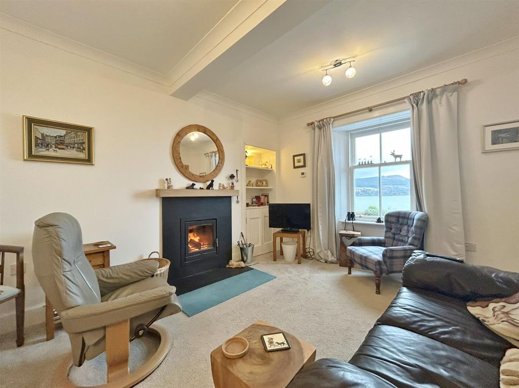 Property photo 3 of 51 Lounge